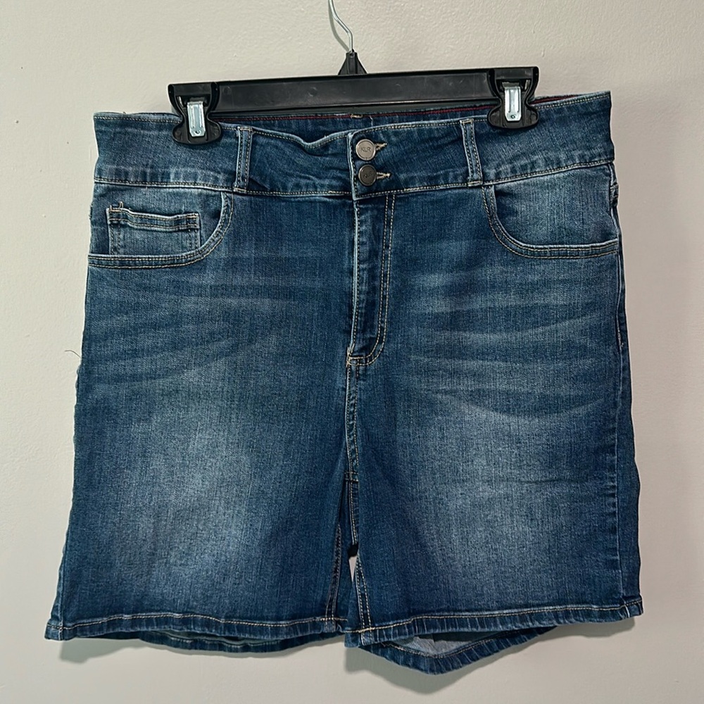 Kiki LaRue 6” Stretch Denim Shorts 2X